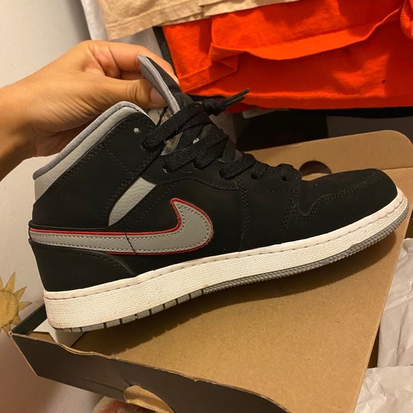 Air Jordan 1 mid (GS) - Picture 3 of 5